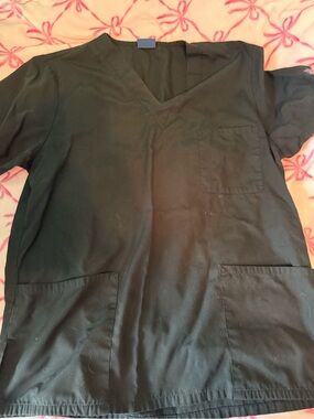 Classic V-Neck Scrub Tunic in Black
